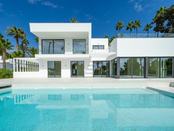 El Paraiso – Modern 4B Villa  – Near Golf