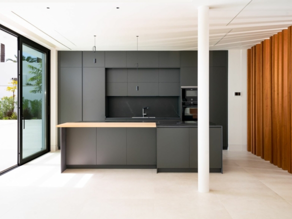 El Paraiso – Modern 4B Villa  – Near Golf