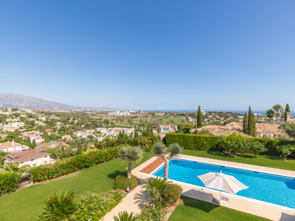🌴 Majestic 11-Bed Villa in Paraiso Alto, Benahavís! 🏡