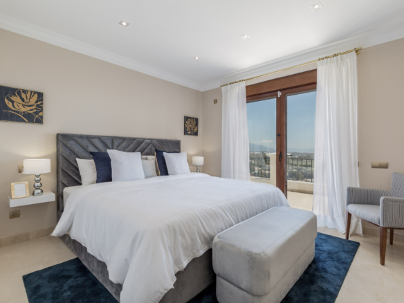 🌴 Majestic 11-Bed Villa in Paraiso Alto, Benahavís! 🏡