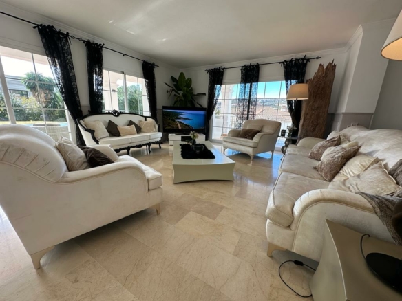 For rent 7-Bedroom Villa with  Views in Benahavís
