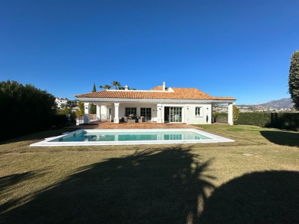 For rent 7-Bedroom Villa with  Views in Benahavís
