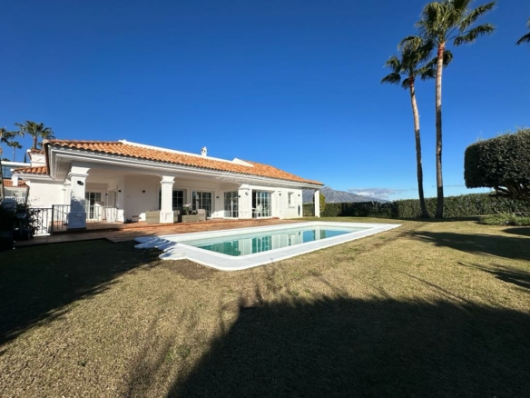 For rent 7-Bedroom Villa with  Views in Benahavís