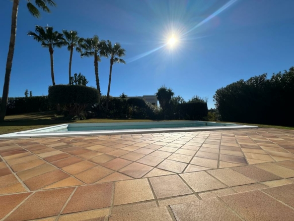For rent 7-Bedroom Villa with  Views in Benahavís