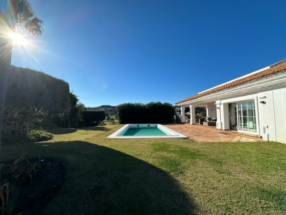 For rent 7-Bedroom Villa with  Views in Benahavís
