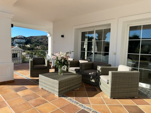 For rent 7-Bedroom Villa with  Views in Benahavís