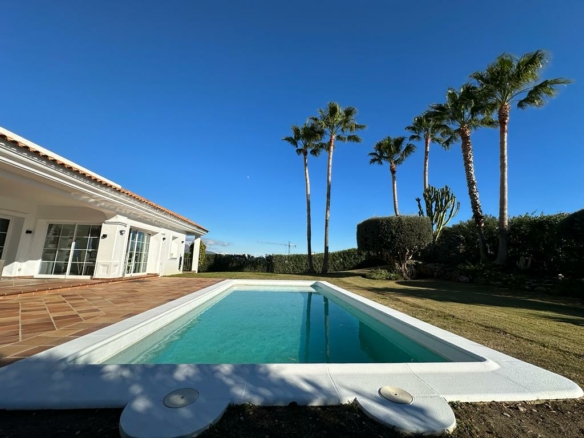 For rent 7-Bedroom Villa with  Views in Benahavís