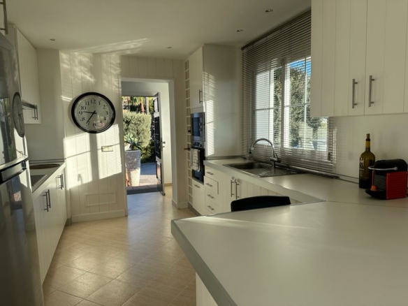For rent 7-Bedroom Villa with  Views in Benahavís