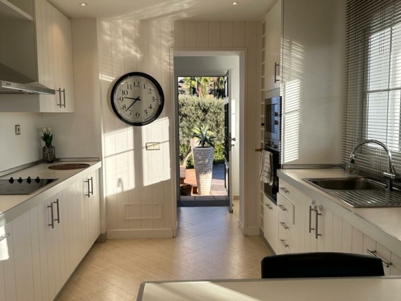 For rent 7-Bedroom Villa with  Views in Benahavís