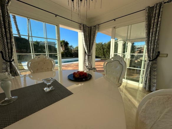 For rent 7-Bedroom Villa with  Views in Benahavís