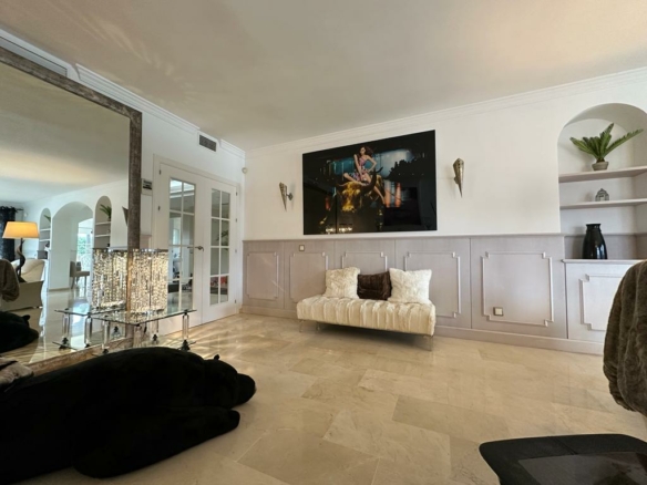 For rent 7-Bedroom Villa with  Views in Benahavís
