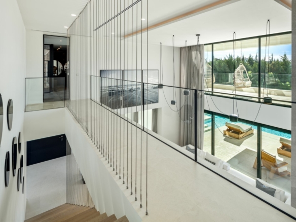 Nueva Andalucia – Modern 5B Villa -Turnkey