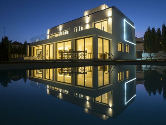 🏡 For Sale | Spectacular Renovated Villa in Nueva Andalucía