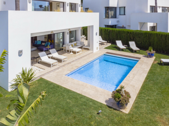 🏡 5B Villa For Sale – Gated -1st line Golf- ATALAYA GOLF, BENAHAVÍS!