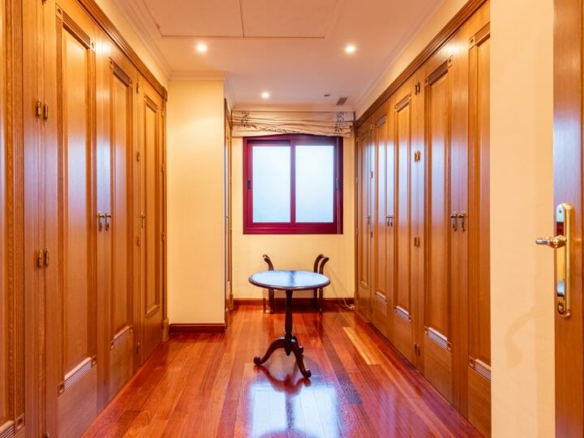 For Sale – Golden Mile – 5 Bed Mansion 🏡 – Beautiful Area 🌳 – Near Facilities 🏙️