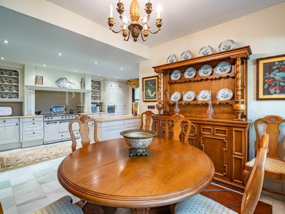 🏡 MEDITERRANEAN VILLA FOR SALE WITH LOTS OF CHARM NEAR  PUERTO BANUS