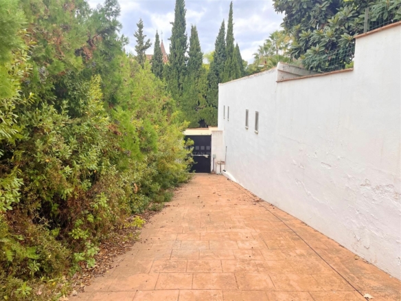 🏡 Exceptional Villa Renovation Opportunity in  Marbella