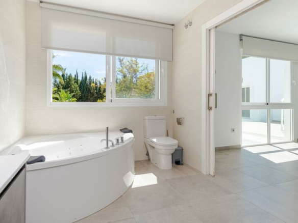 🏡 For Sale | Renovated Villa in Nueva Andalucía with Rental Potential 🌟