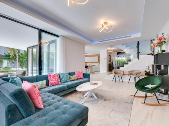 For sale – Nueva Andalucía 🌴 5B Modern villa – Turnkey