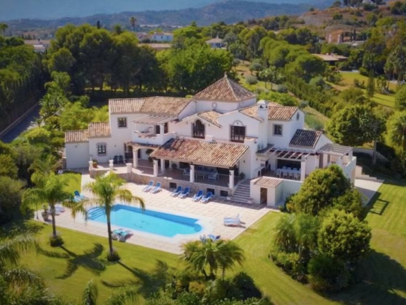 Andalusian style 8B  villa for sale in Los Flamingos, Benahavis.