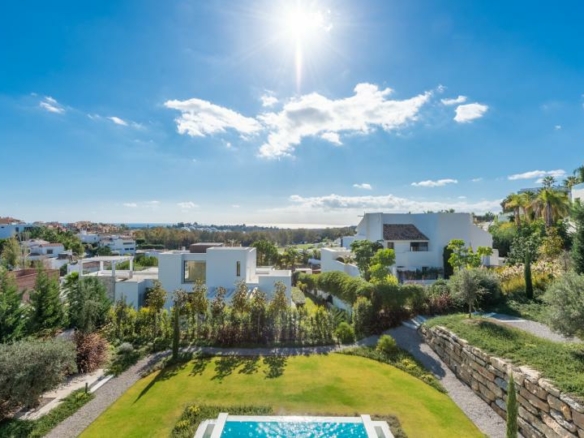 🏡 For Sale -Spectacular Contemporary Villa – La Alquería, Benahavís 🌅🏌️‍♂️