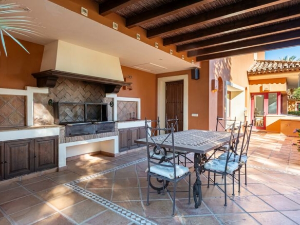 For Sale – Golden Mile – 5 Bed Mansion 🏡 – Beautiful Area 🌳 – Near Facilities 🏙️