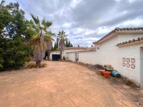 🏡 Exceptional Villa Renovation Opportunity in  Marbella