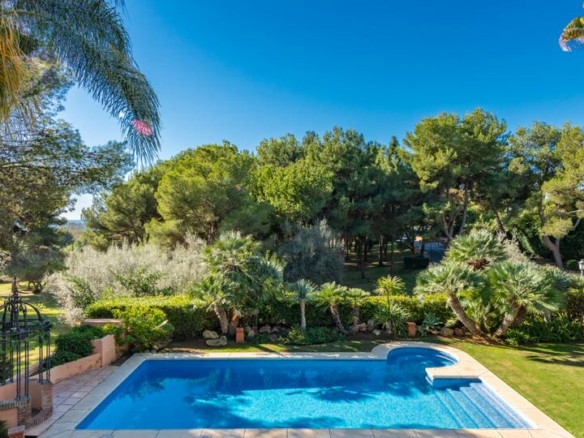 For Sale – Golden Mile – 5 Bed Mansion 🏡 – Beautiful Area 🌳 – Near Facilities 🏙️