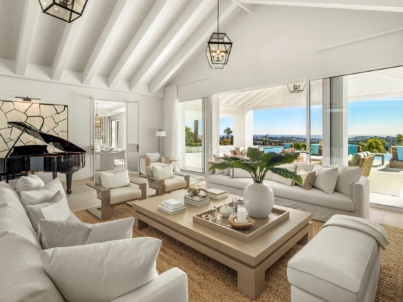 SOLD: Exclusive Retreat in La Cerquilla, Nueva Andalucia 🌅🏡🌺 Sea Views – Turnkey