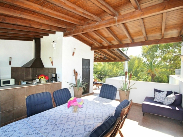 FOR SALE 🏡 CHARMING TOWNHOUSE ON THE FIRST LINE OF GOLF WITH SPECTACULAR VIEWS IN NUEVA ANDALUCÍA, MARBELLA 🌅