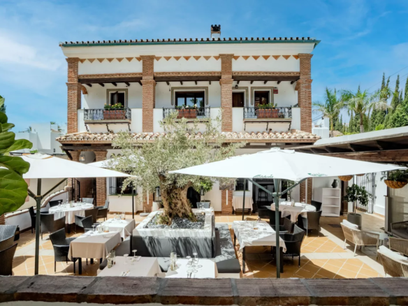Nueva Andalucía – Villa / Restaurant incl. 5 Apts – Central