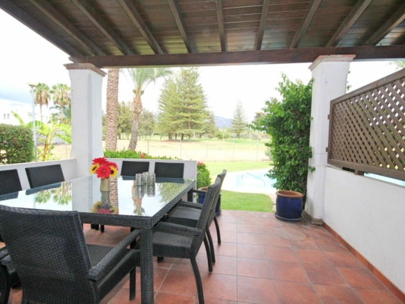 FOR SALE 🏡 CHARMING TOWNHOUSE ON THE FIRST LINE OF GOLF WITH SPECTACULAR VIEWS IN NUEVA ANDALUCÍA, MARBELLA 🌅