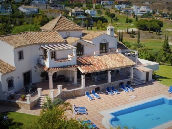 Andalusian style 8B  villa for sale in Los Flamingos, Benahavis.