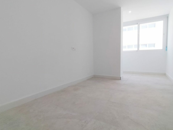 For Sale – Marbella town – 4B Penthouse – Sea Views  – Turnkey