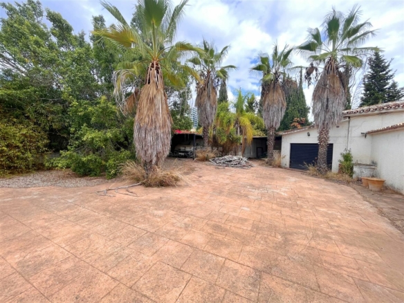 🏡 Exceptional Villa Renovation Opportunity in  Marbella
