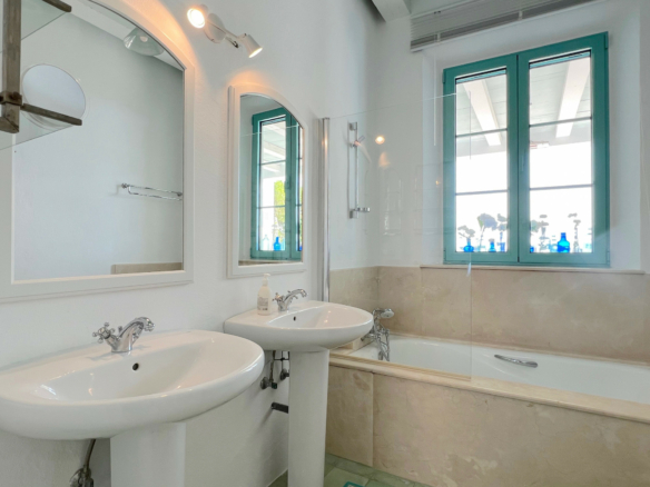 Paraiso Alto – 5B Luxury villa for sale – Sea Views