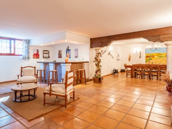 For Sale – Golden Mile – 5 Bed Mansion 🏡 – Beautiful Area 🌳 – Near Facilities 🏙️