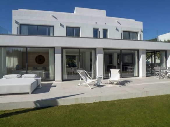 🏡 For Sale | Spectacular Renovated Villa in Nueva Andalucía