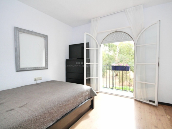 FOR SALE 🏡 CHARMING TOWNHOUSE ON THE FIRST LINE OF GOLF WITH SPECTACULAR VIEWS IN NUEVA ANDALUCÍA, MARBELLA 🌅