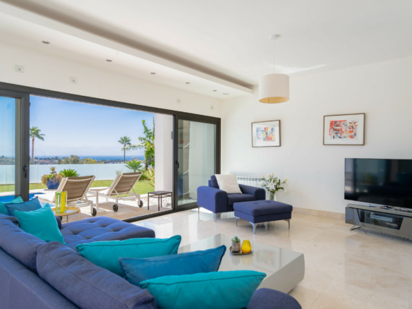 🏡 5B Villa For Sale – Gated -1st line Golf- ATALAYA GOLF, BENAHAVÍS!