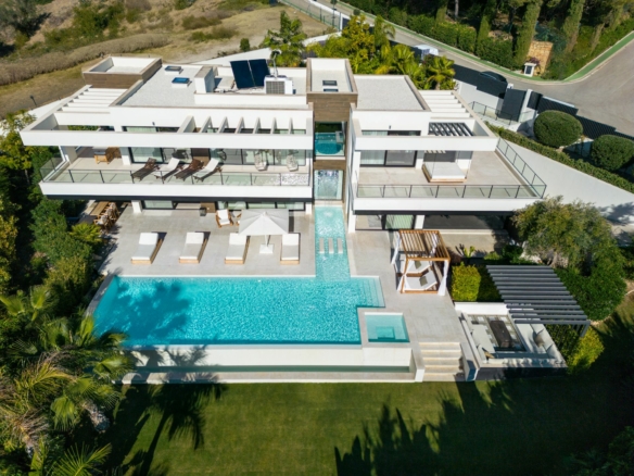 Nueva Andalucia – Modern 5B Villa -Turnkey