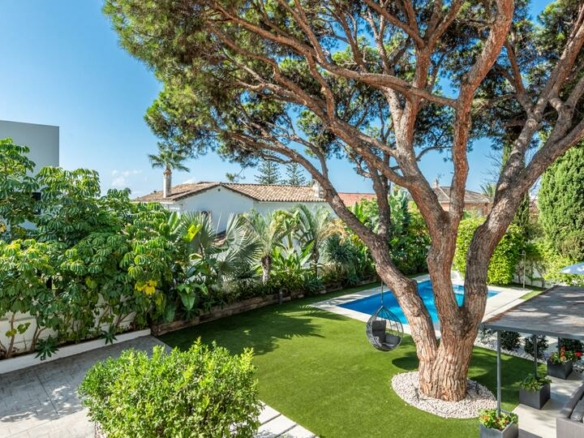 🌟 For Sale: Contemporary Beachside Villa on the Golden Mile! 🏡🌊