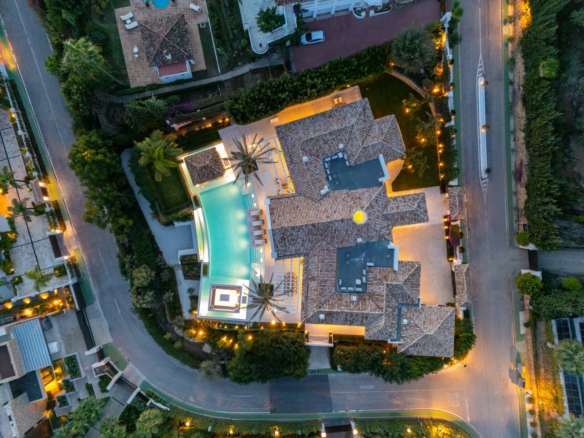 SOLD: Exclusive Retreat in La Cerquilla, Nueva Andalucia 🌅🏡🌺 Sea Views – Turnkey