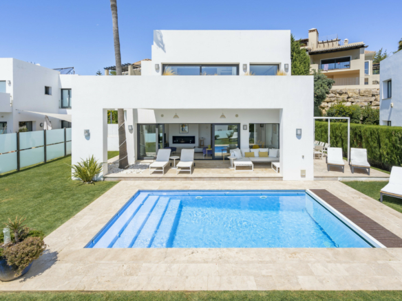 🏡 5B Villa For Sale – Gated -1st line Golf- ATALAYA GOLF, BENAHAVÍS!