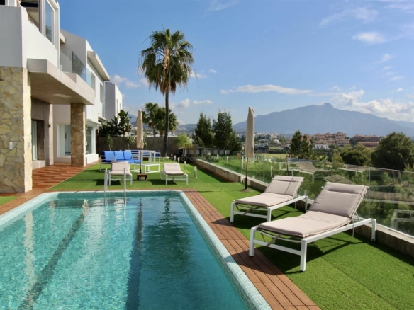 🏰 REDUCED – MODERN 1st line GOLF VILLA –  GATED – BENAHAVIS.