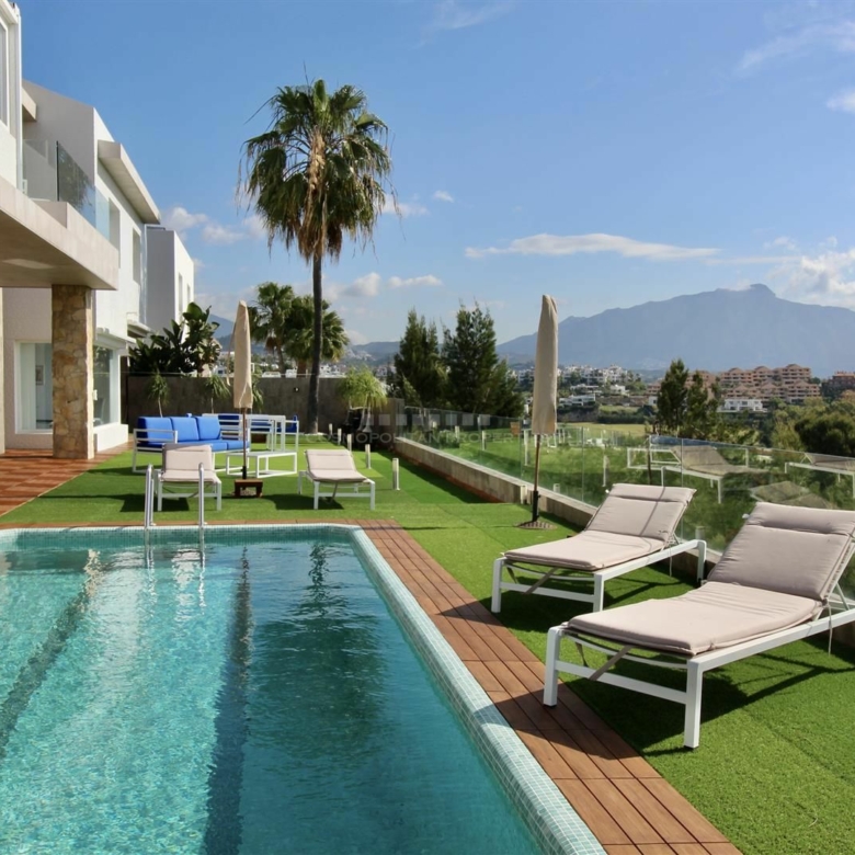 🏰 REDUCED – MODERN 1st line GOLF VILLA –  GATED – BENAHAVIS.
