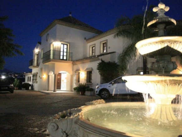 Andalusian style 8B  villa for sale in Los Flamingos, Benahavis.