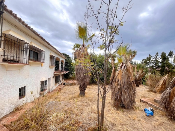 🏡 Exceptional Villa Renovation Opportunity in  Marbella