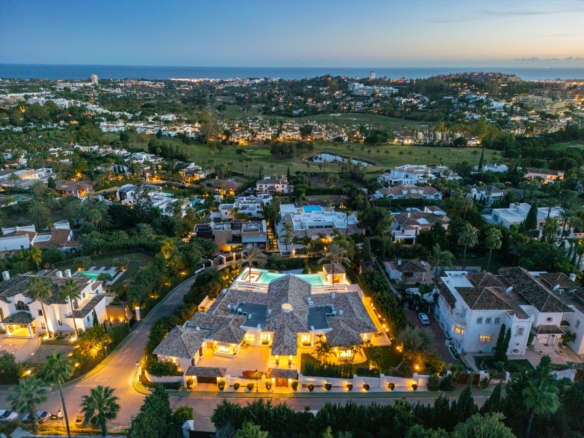 SOLD: Exclusive Retreat in La Cerquilla, Nueva Andalucia 🌅🏡🌺 Sea Views – Turnkey