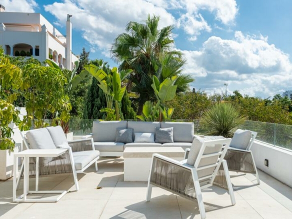 🌟 For Sale: Contemporary Beachside Villa on the Golden Mile! 🏡🌊